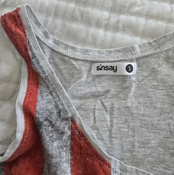 Sinsay Women's Red, Blue, and White Graphic Tank Top - Picture 3 of 4